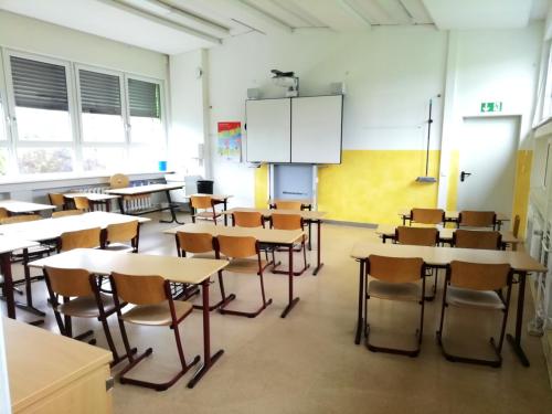 Klassenzimmer (1. OG + 2. OG)