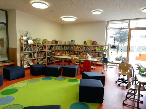 Mehrzweckzimmer / Bibliothek (EG - 006)