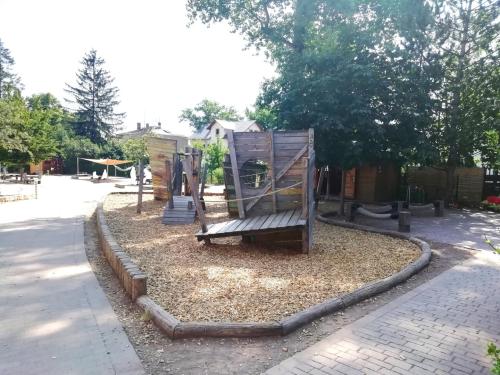 Pausenhof / Spielplatz Schule / Hort