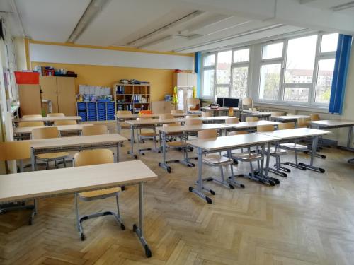 große Klassenräume (1. + 2. OG)