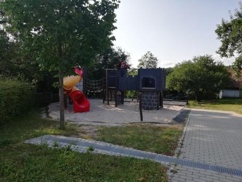 Pausenhof / Spielplatz Hort und Schule